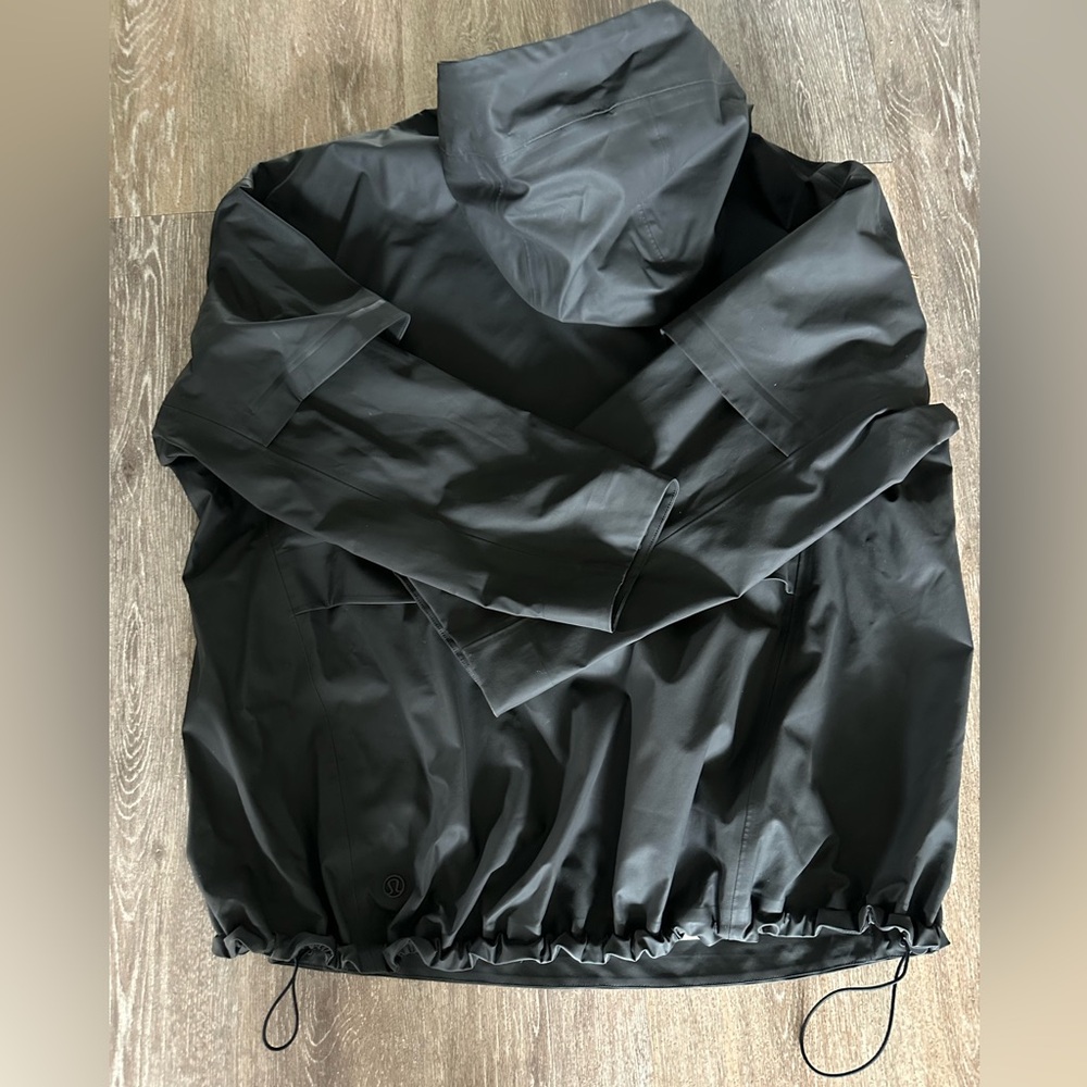 pre owned Lululemon M\L  Black Waterproof Jacket